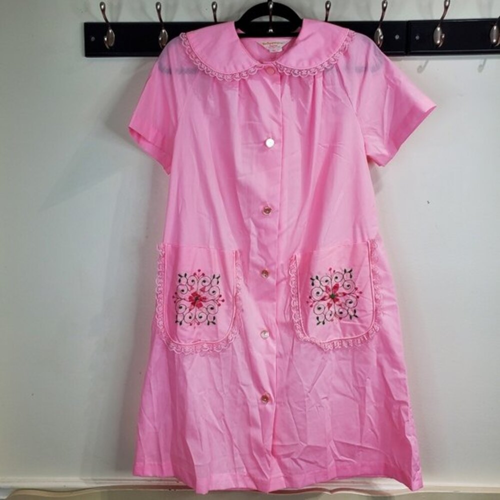 Sears the comfort coat size 12 pink with front pockets embroidered with flowers